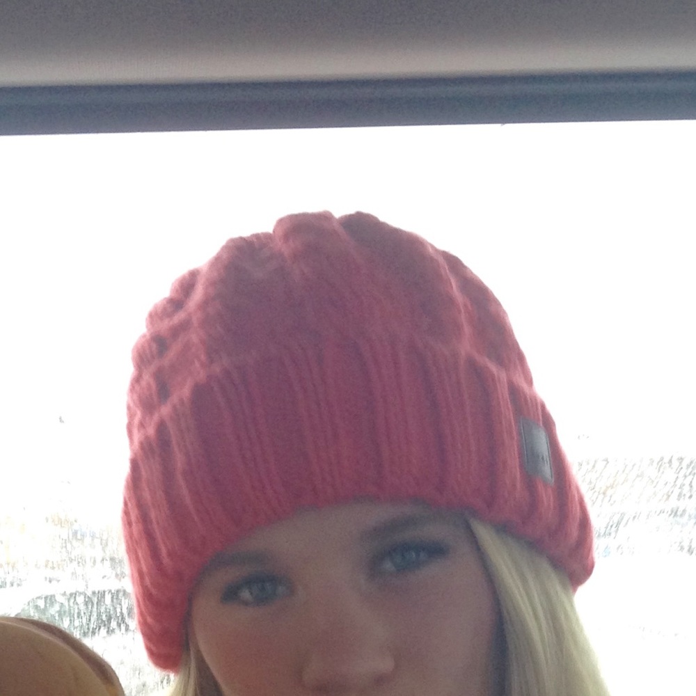 Gently worn Roxy beanie - Picture 4 of 4